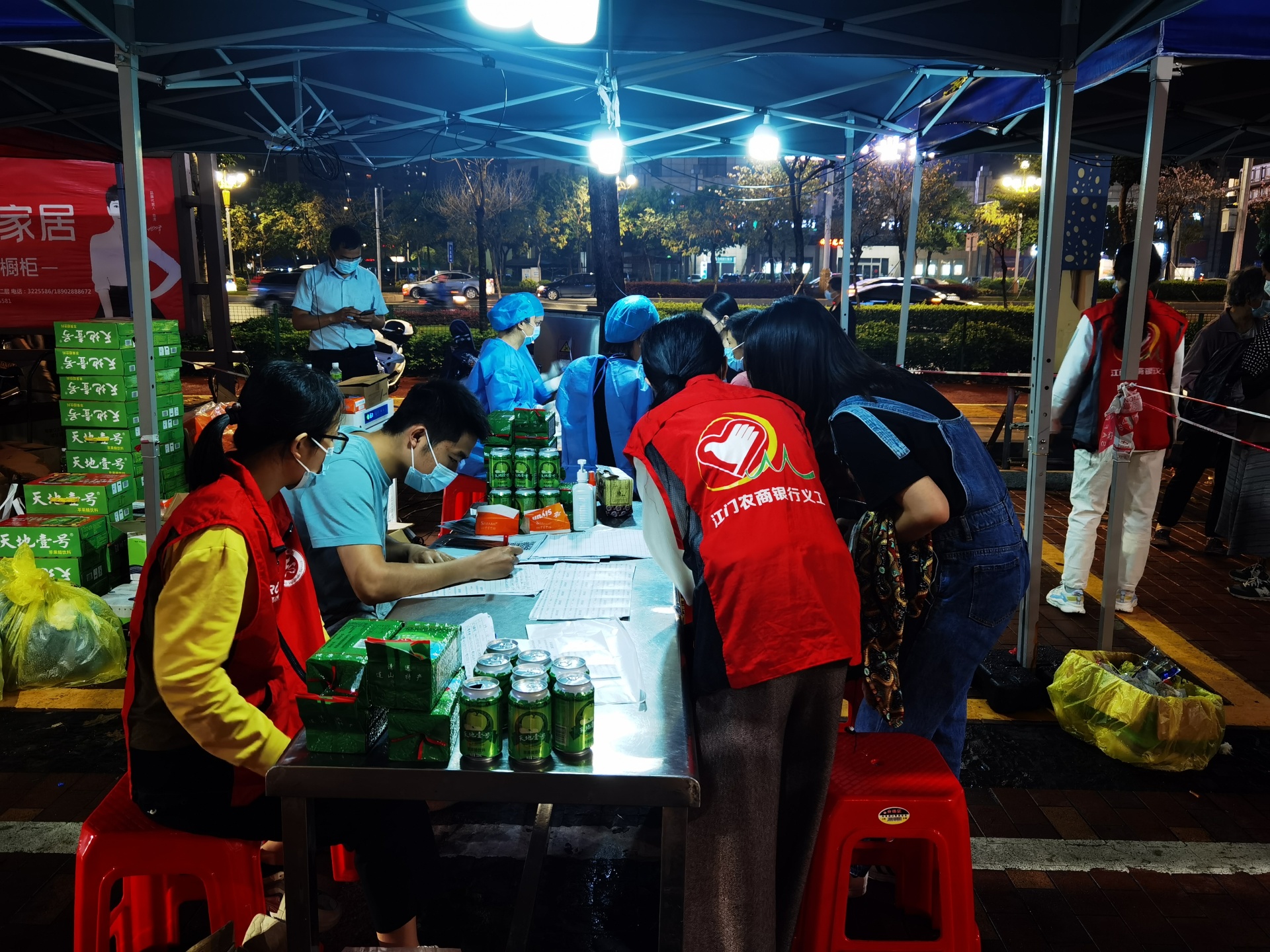 图3：江门农商银行青年突击队助力疫情防控——支援一线.jpg
